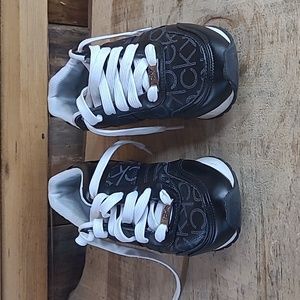 Womens size 6 Calvin Klein sneakers
